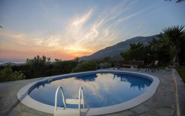 Villa Heaven's Knights 2 with private pool.