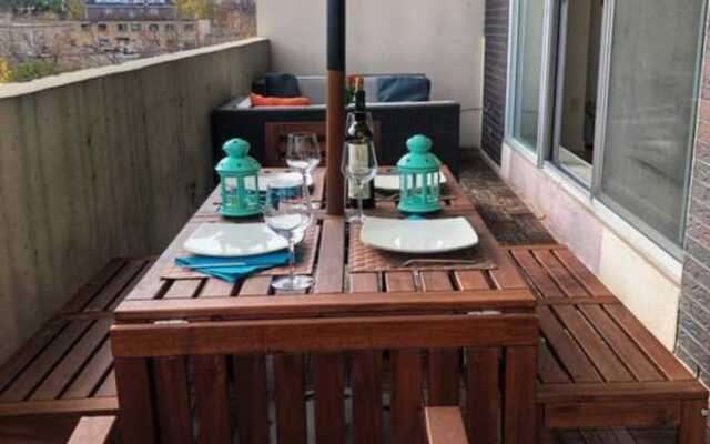 Spacious Family Condo In Swansea, Toronto