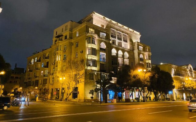 Four seasons apartment by Baku Housing