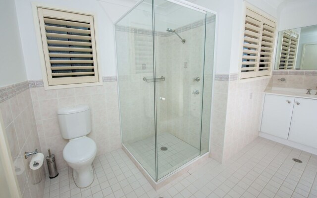 Reflections, 1/9 Corlette Point Road