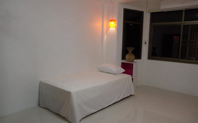 Donmueang Airport Residence Hostel