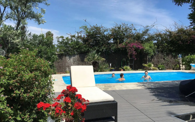 LUX Beach House Barcelona with Pool & Hot Tub, Beach Access