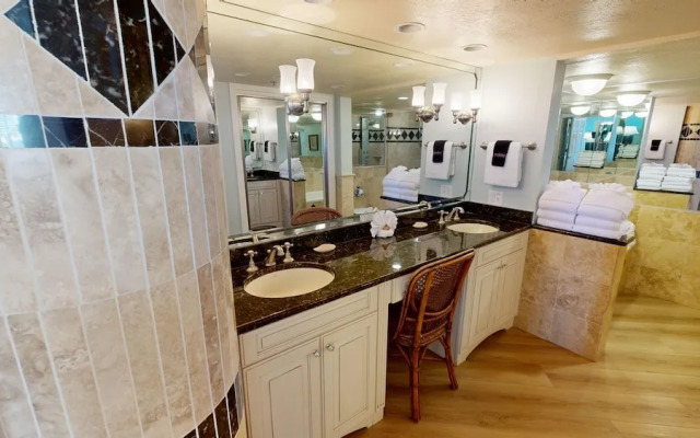 East Pass Towers 304 3 Bedroom Condo by RedAwning