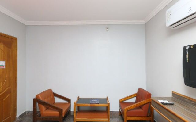 OYO 8828 Holidays Dollars Grand