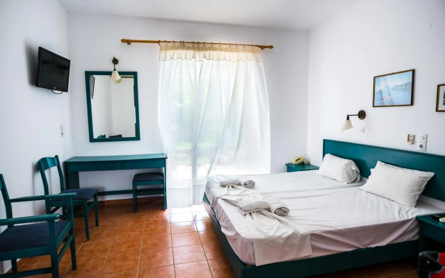 Three Stars Beach Hotel