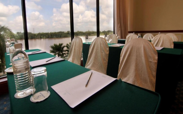 Grand Riverview Hotel