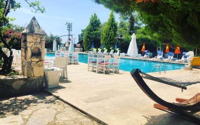 Silver Pine Hotel
