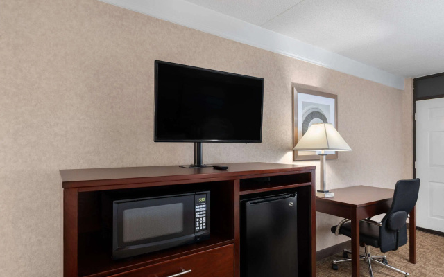 Days Inn by Wyndham Columbia Kentucky