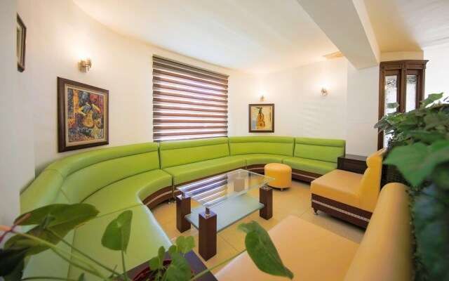 May Garden Club Hotel