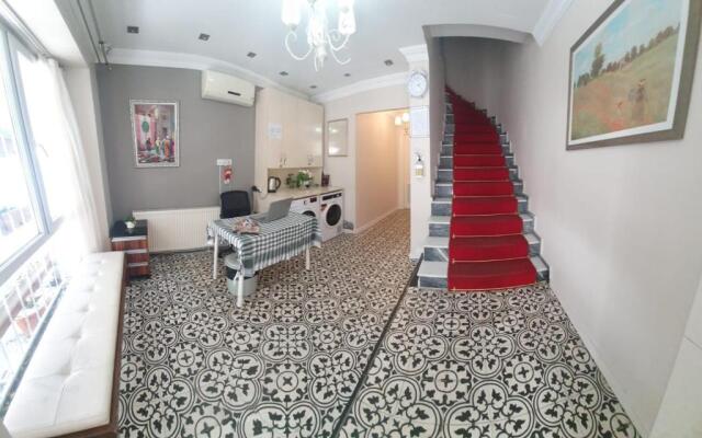 Taksi̇m Li̇fe House