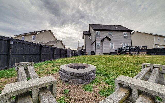 Family-friendly Clarksville Home w/ Fire Pit!