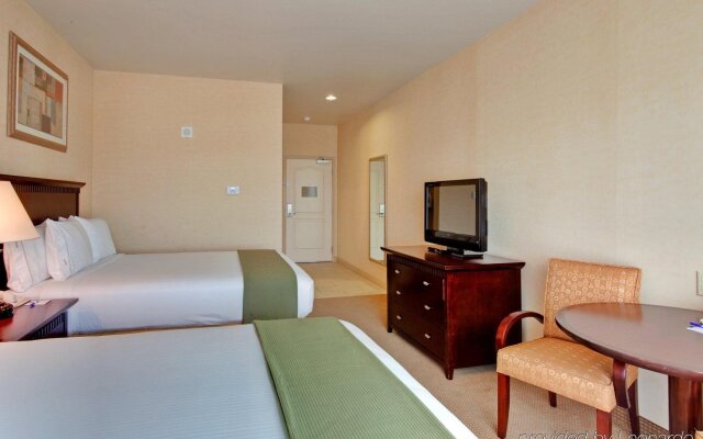 Holiday Inn Express & Suites Beaumont - Oak Valley an IHG Hotel