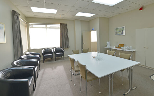 Brougham Heights Motel