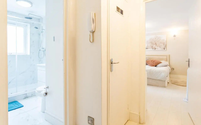 Modern apartment close to central London (zone 2)