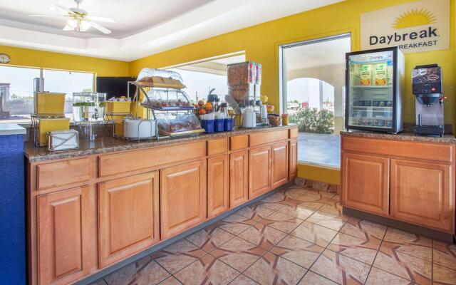 Days Inn by Wyndham Airport - Phoenix
