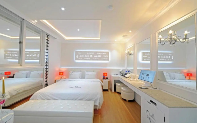 Zara Hotel Peace Square