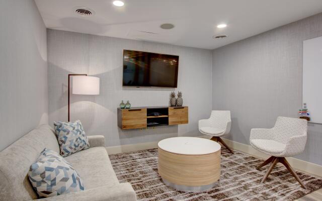 Crowne Plaza Charleston Airport - Conv Ctr by IHG