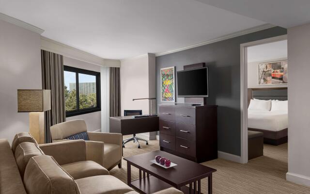 DoubleTree by Hilton Fort Lee - George Washington Bridge