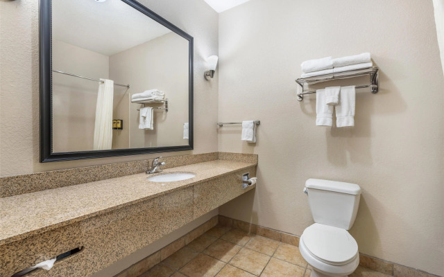 Best Western Plus Eastgate Inn & Suites