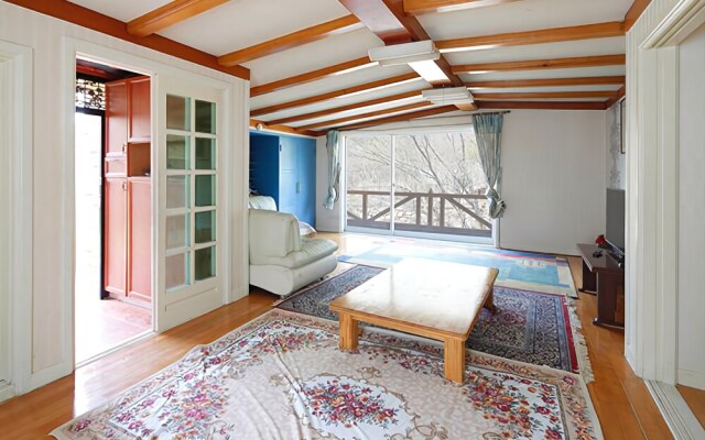 Yangsan Forur Seasons Villa Pension