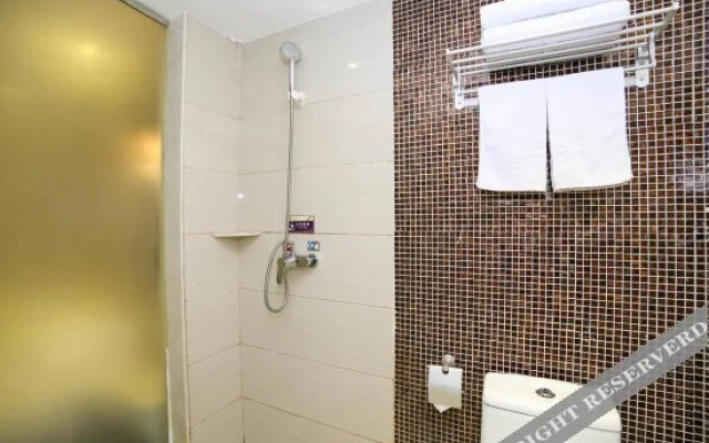 Ease Hotel (Yichang China Three Gorges University)