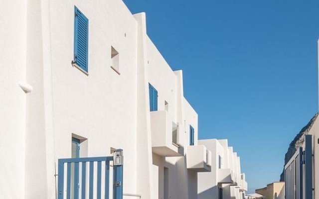 I tre Golfi Blu Mare Trilo con balcone e piscina