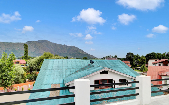 Collection O Dal Lake