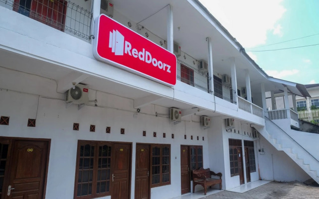 RedDoorz near Plaza Ambarrukmo Yogyakarta