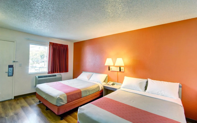 Motel 6 La Mesa, CA - San Diego