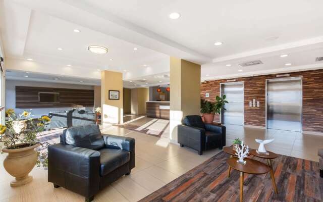 Gateway Hotel & Suites, an Ascend Collection Hotel