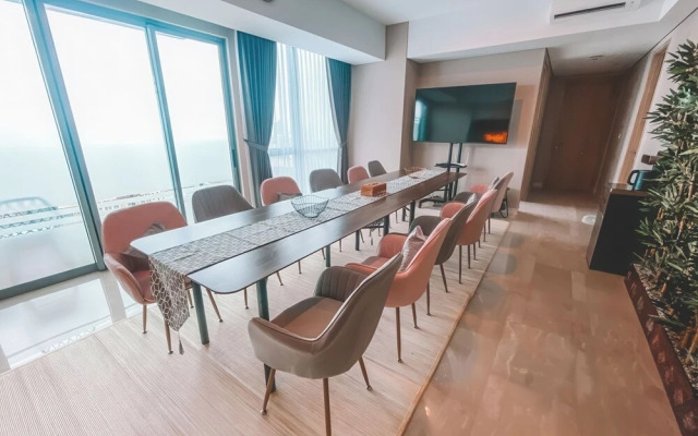 Staycation Jakarta Holland Village