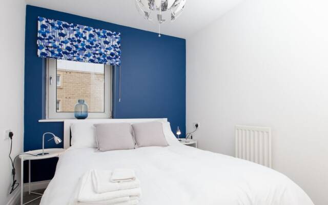 Homely, Hi-tech Modern Flat With Parking and gym