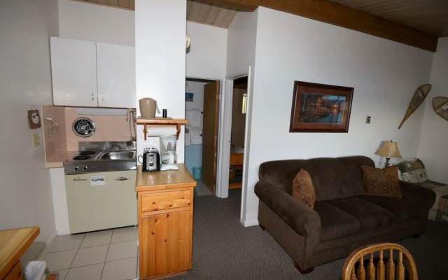 Western Riviera Lakeside Lodging