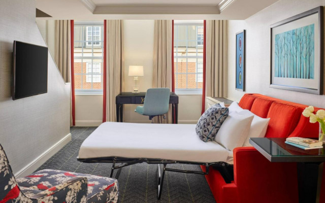 The Alexandrian Old Town Alexandria, Autograph Collection