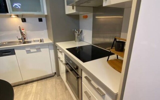 1 1 Balcony Deluxe Apart - Near Mall of Istanbul