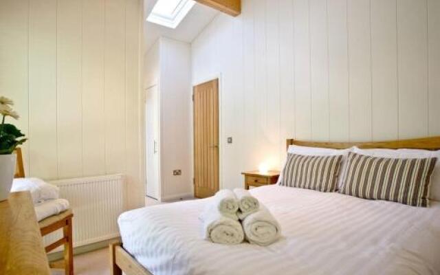 Lakeview - 7 Indio Lake, Bovey Tracey