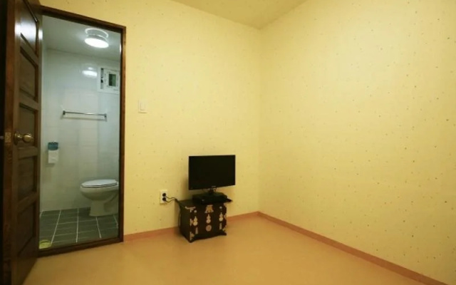 Ohbok Hanok Guesthouse 2