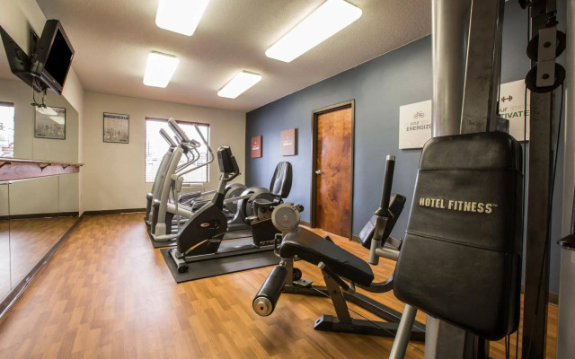 Comfort Suites Outlet Center