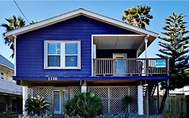 The Purple House - Four Bedroom Home