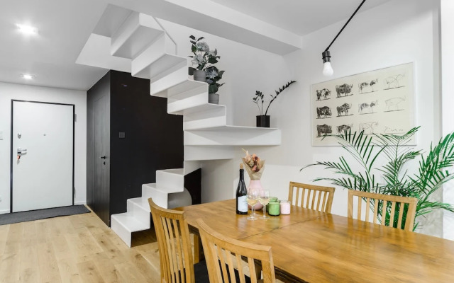Lumina cozy 2-level apart with terrace