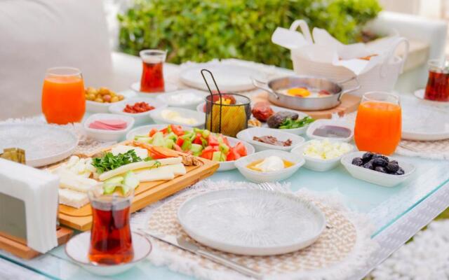 The Fountain Çeşme
