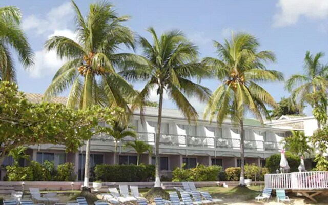 Shaw Park Beach Hotel