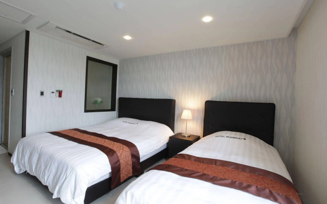 Hotel Rhangju