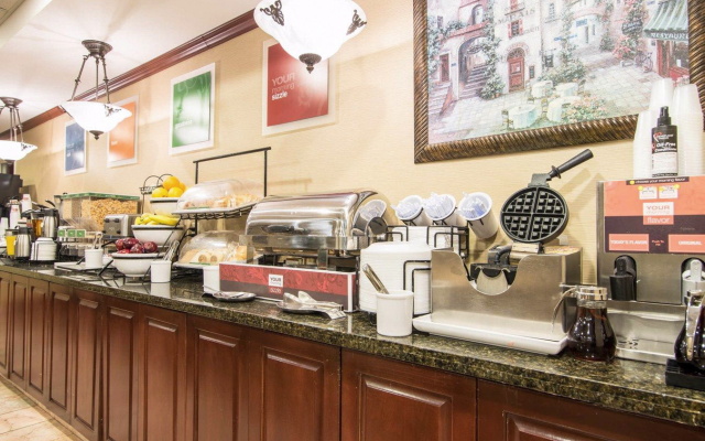 Comfort Inn & Suites Suwanee - Sugarloaf