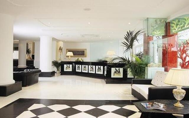 M Glamour Hotel