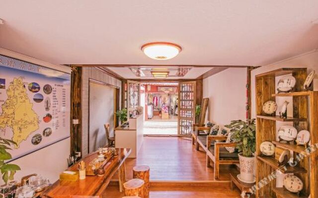 The Lijiang Ayan Inn Shangpeng Court