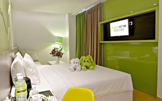 MaxOne Hotels at Pemuda