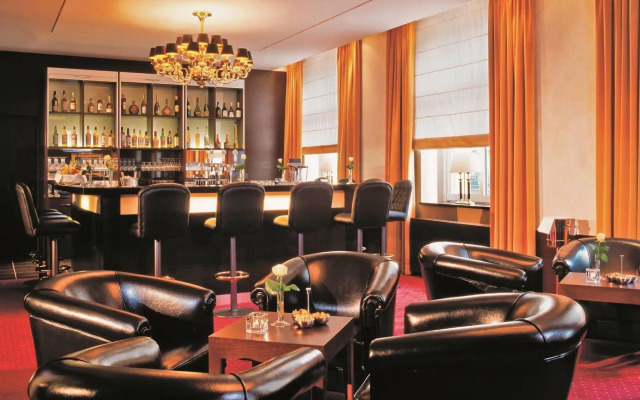 Metropolitan Hotel by Flemings