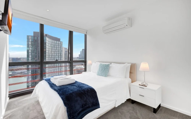 Wyndel Apartments Riverside on Collins