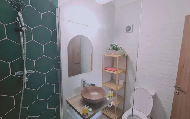 83 Lim3 - Stay Sunlit Apartment